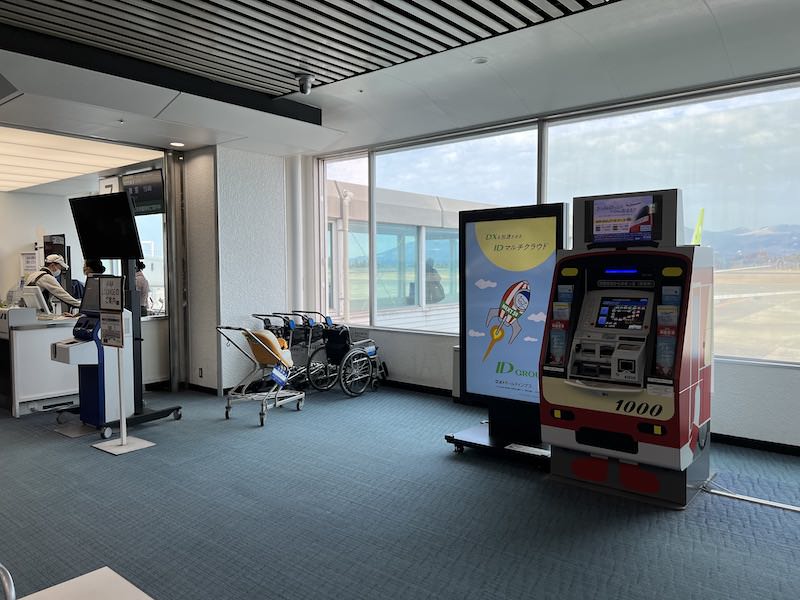 鹿児島空港7番搭乗口横にある京急の券売機